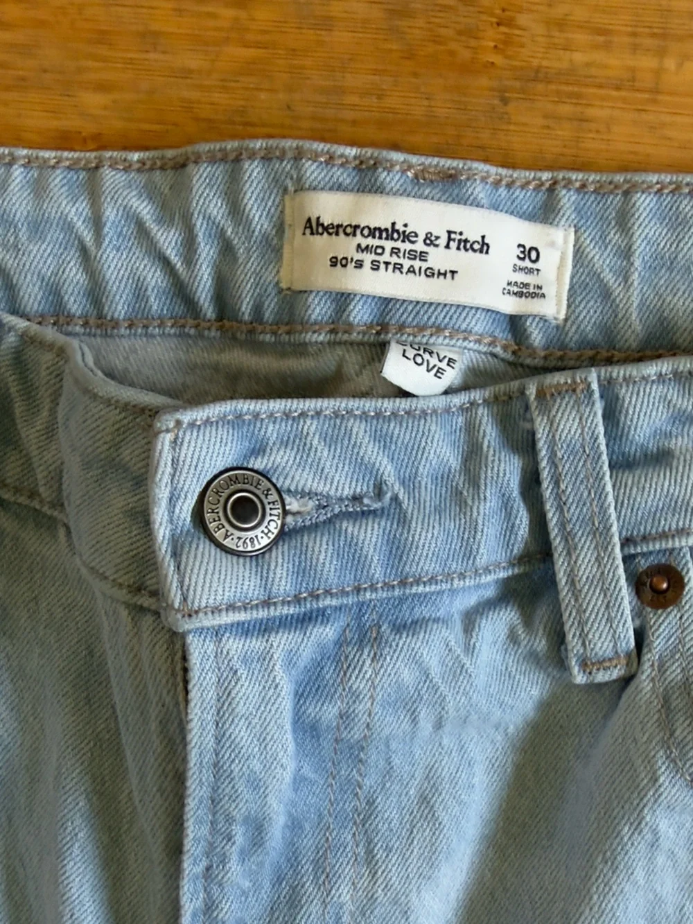 Abercrombie & Fitch light wash Jean